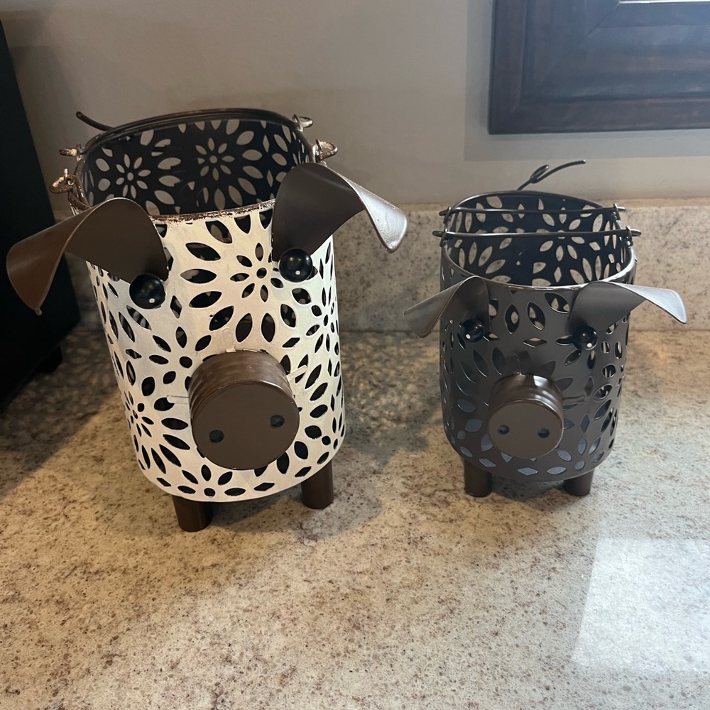 Metal Pig Baskets. Decorative & rustic.